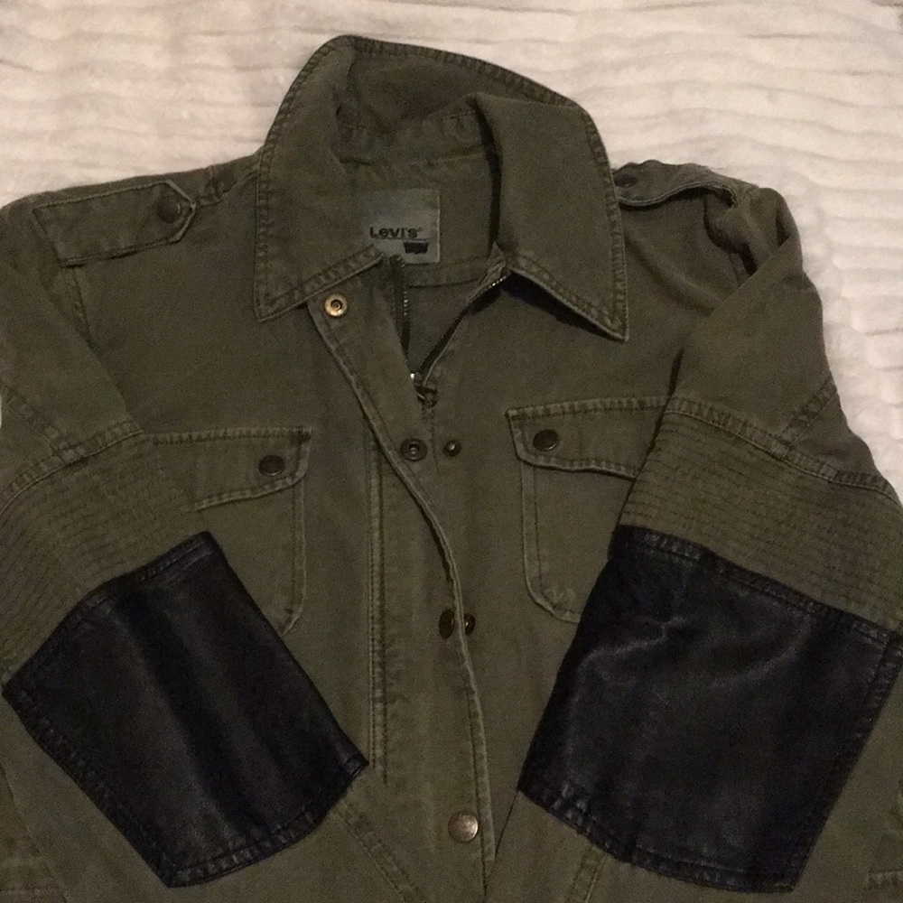 Levi women’s light outerwear jacket